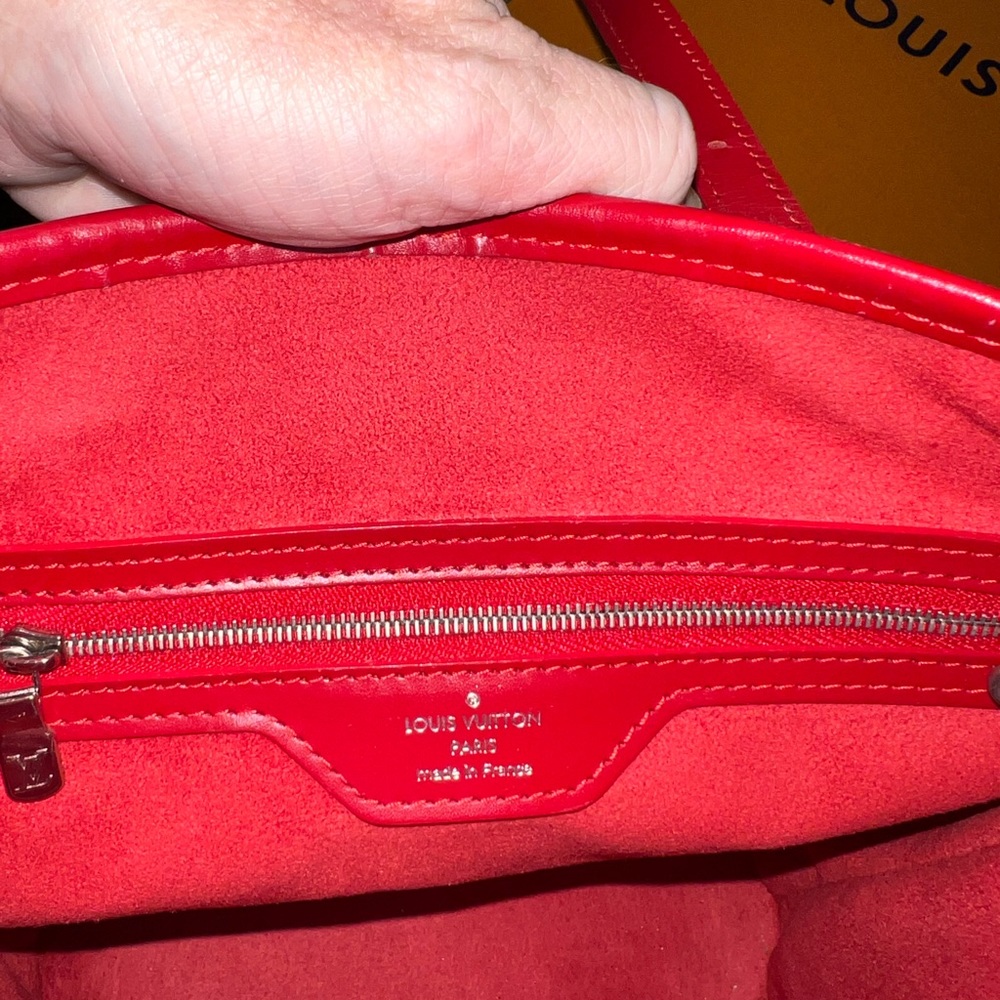 Louis Vuitton Vintage Epi Petit Bucket Bag w/ Pouch PM 2008 - Picture 6 of 13